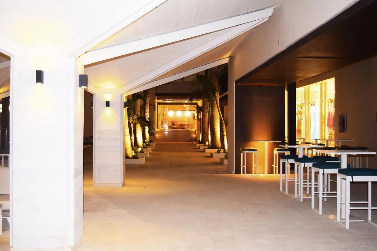 Royalton Blue Waters Montego Bay, An Autograph Collection All-Inclusive Resort 法尔茅斯